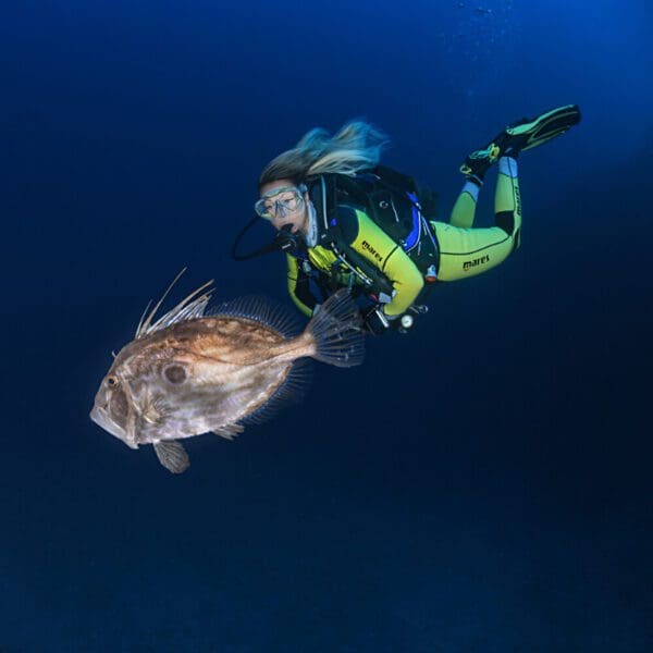 Especialidad de buceo profundo en La Herradura