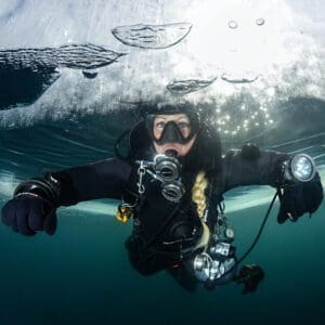 Buceo con traje seco en La Herradura